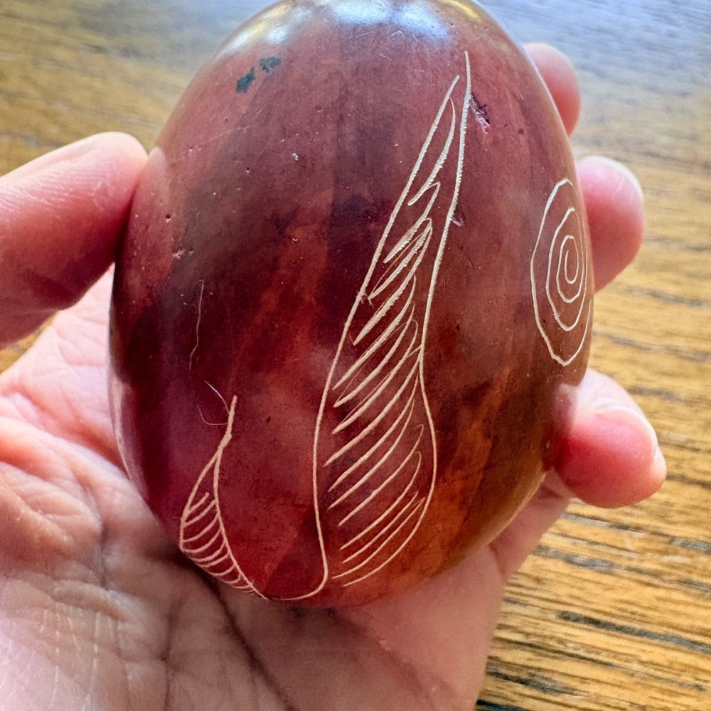 Vintage etched alabaster egg - Picture 5 of 8